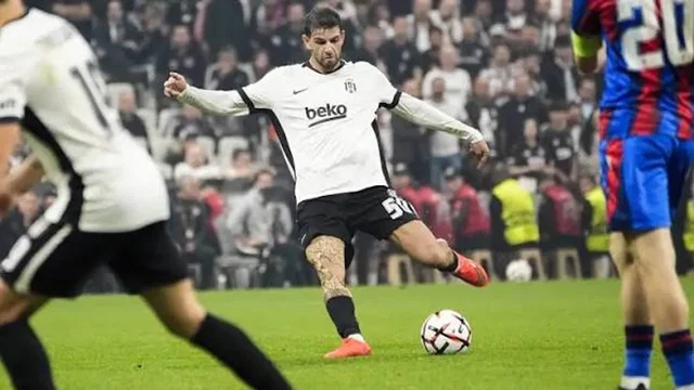 Ümit Akdağ'a sert tepki: "İki metreden niye uçuyorsun?"