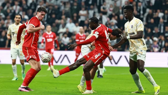 BABİL KULESİ’NDE FUTBOL OYNAMAK