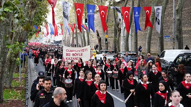 Beşiktaş'ta Cumhuriyet yürüyüşü yapıldı