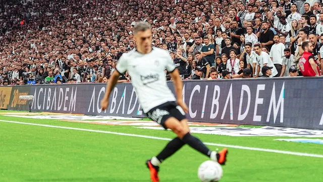 Arsenal'de 50 maçta gördüğü kartı Beşiktaş'ta 8 maçta gördü! 