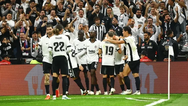 Beşiktaş-Crystal Palace maçı İngiltere'de manşetleri süsledi!