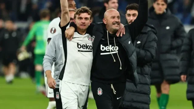 Almanya, Vincenzo Italiano tezahüratları ile inledi!